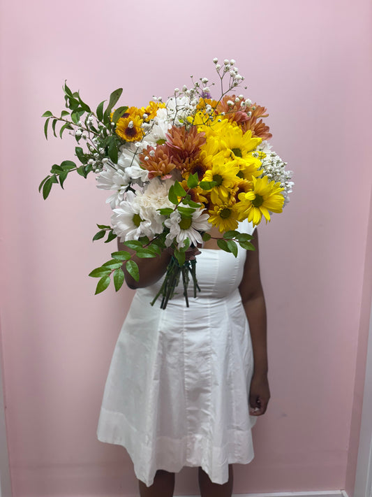 Let There Be Light – Daisy Classic Bouquet