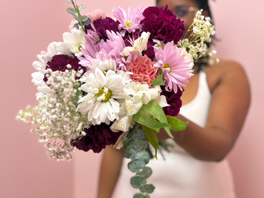 Joy To The World - Classic Daisy Bouquet